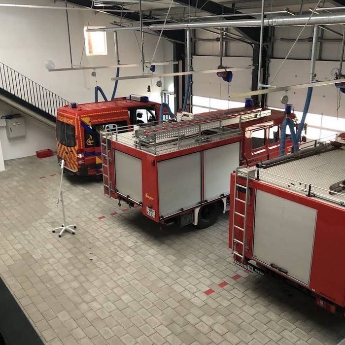 Fahrzeuge in der Halle des Gerätehauses – auf Instagram ansehen